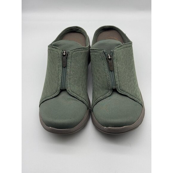 Bzees Green Flossy Slip On Mule Clog Shoe Women Size 8.5M - Picture 2 of 11